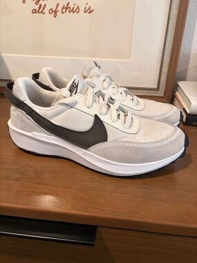 Women’s Nike Waffle Debut - Size 10